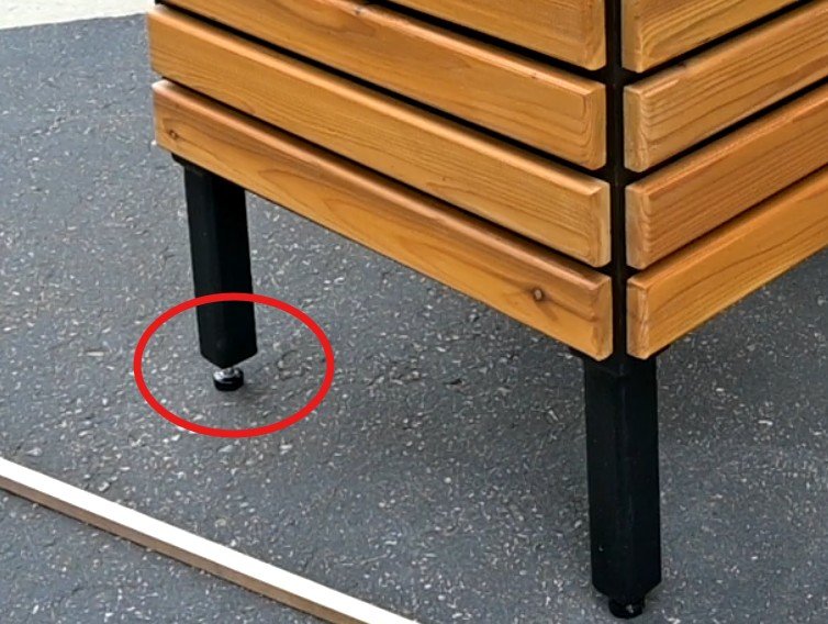 Adjustable Foot for planter box