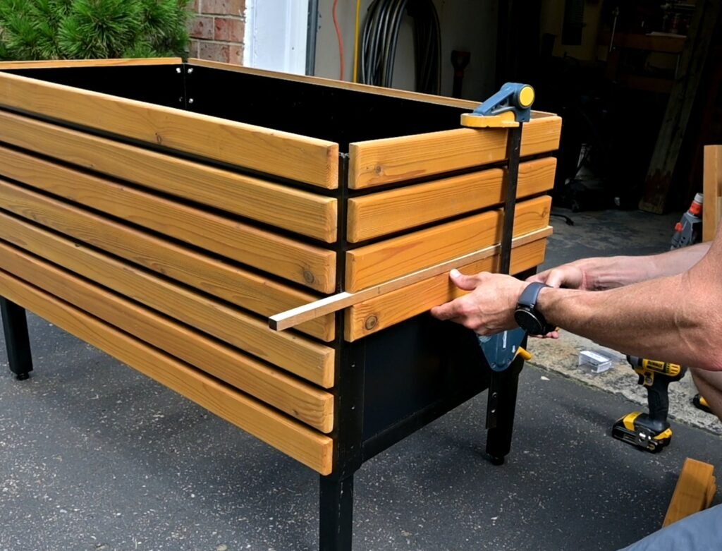 Cedar Slat assembly - using a Spacer